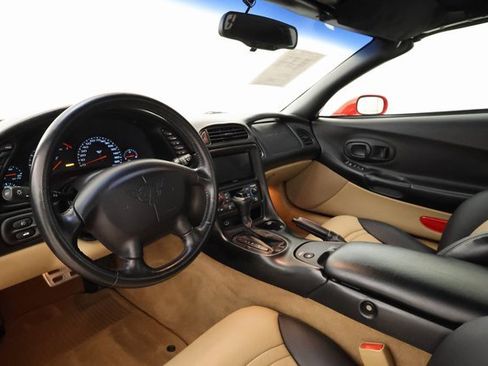 Used 2000 Chevrolet Corvette Convertible w/ Performance Handling Pkg image 10