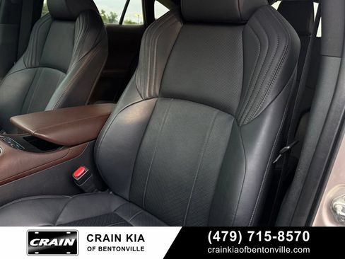 Used 2023 Toyota Venza Limited AWD/4WD image 23