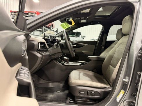 Certified 2025 Buick Envista Sport Touring FWD image 11