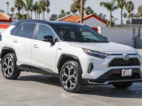 Used 2024 Toyota RAV4 XSE w/ Weather Package image 4