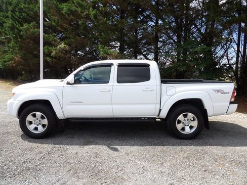 Used 2010 Toyota Tacoma 4x4 Double Cab image 2