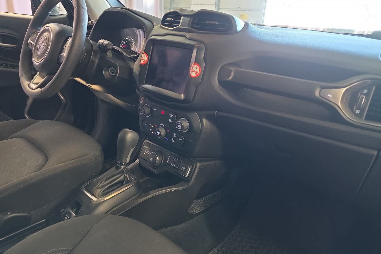 Used 2023 Jeep Renegade Latitude AWD/4WD image 18