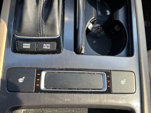 Used 2018 Genesis G80 3.8 RWD image 9