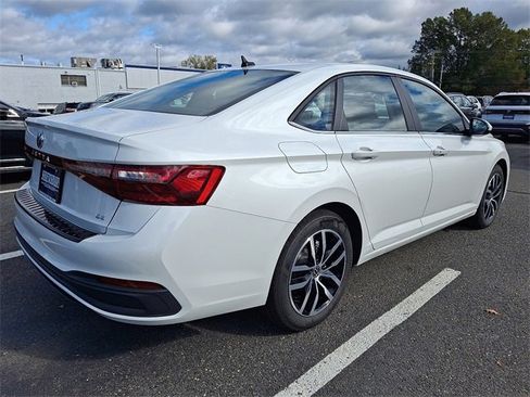 New 2026 Volkswagen Jetta SE image 4