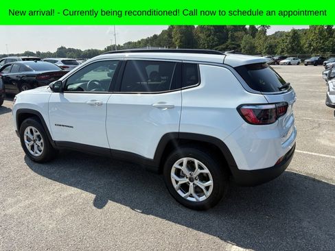 Used 2025 Jeep Compass Latitude w/ Sun & Sound Group AWD/4WD image 5