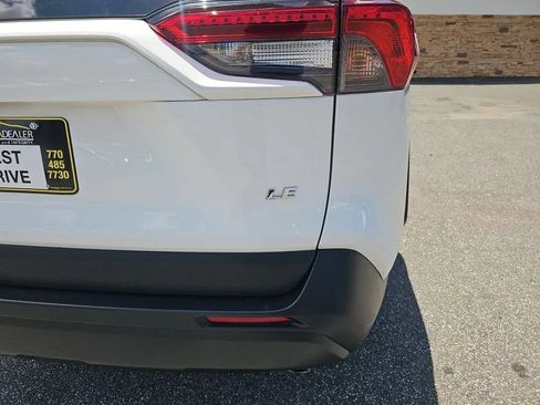 Used 2019 Toyota RAV4 LE FWD image 7
