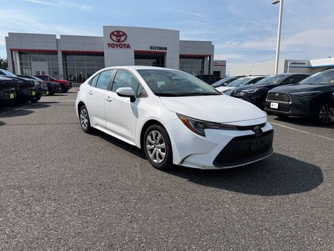 Used 2025 Toyota Corolla LE FWD image 1