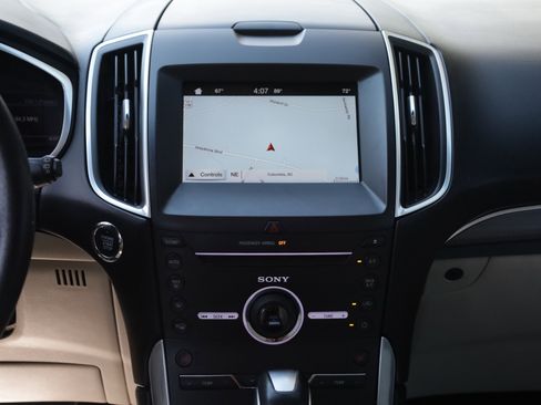Used 2016 Ford Edge Titanium w/ Technology Package FWD image 8