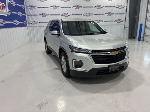 Used 2022 Chevrolet Traverse LS image 11