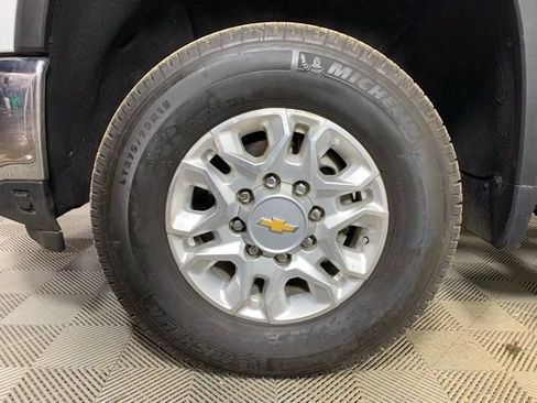 Used 2024 Chevrolet Silverado 2500 LT AWD/4WD image 34