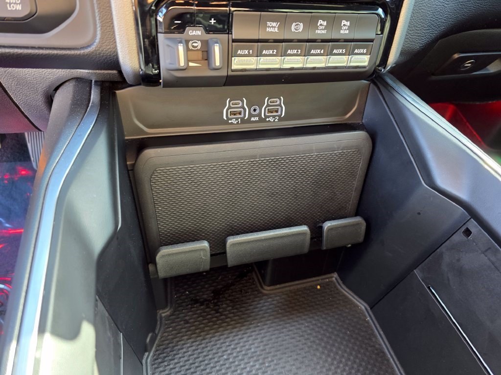 Used 2025 RAM 2500 Big Horn AWD/4WD image 35