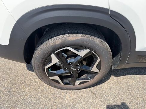 Used 2025 Kia Seltos S FWD image 14
