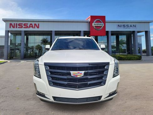 Used 2020 Cadillac Escalade Luxury RWD image 10