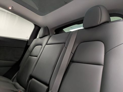 Used 2023 Tesla Model Y Long Range image 16