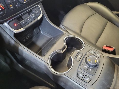 Used 2023 GMC Terrain SLT w/ Infotainment Package II AWD/4WD image 26