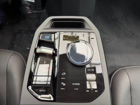 Used 2026 BMW iX xDrive60 image 19