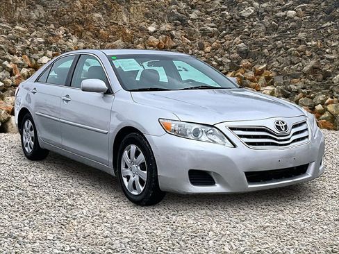 Used 2010 Toyota Camry image 10