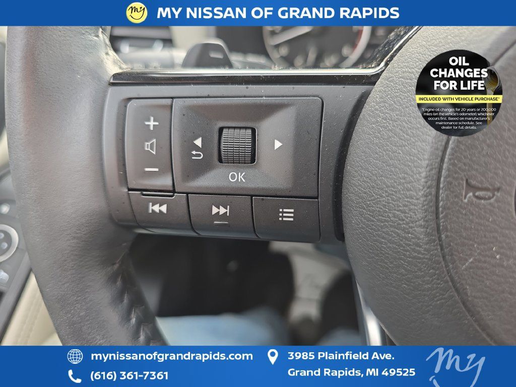 Used 2023 Nissan Rogue SL AWD/4WD image 16