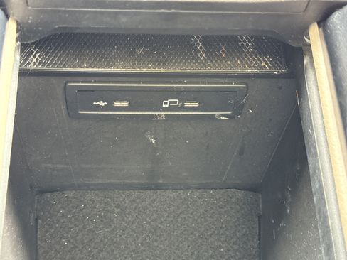 Used 2020 Mercedes-Benz GLC 300 w/ Parking Assistance Package image 37
