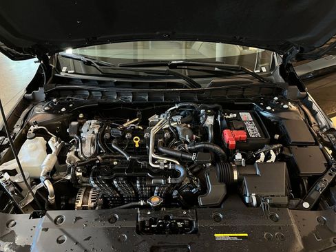 Used 2025 Nissan Altima 2.5 SV FWD image 31
