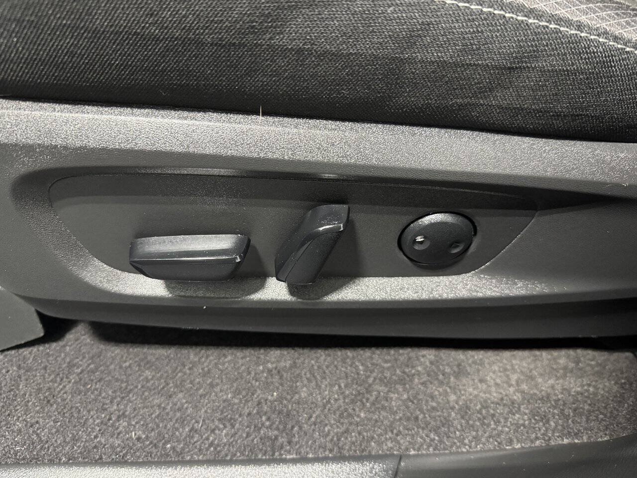Used 2022 Nissan Pathfinder S AWD/4WD image 12