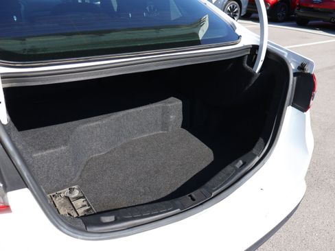 Used 2018 Ford Fusion SE FWD image 16