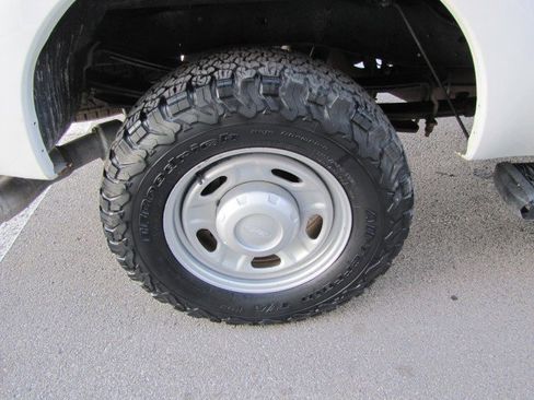 Used 2011 Ford F250 XL w/ Snow Plow Prep Pkg image 16