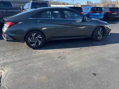 Used 2024 Hyundai Elantra Limited image 7