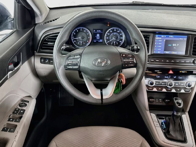 Used 2020 Hyundai Elantra SEL FWD image 14