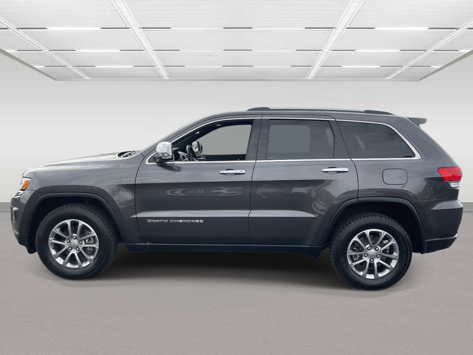 Used 2015 Jeep Grand Cherokee Limited w/ Luxury Group II AWD/4WD image 2