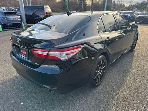 Used 2020 Toyota Camry XLE image 4