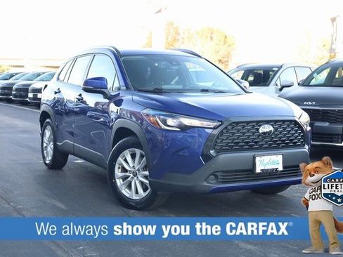 Used 2022 Toyota Corolla Cross LE image 2