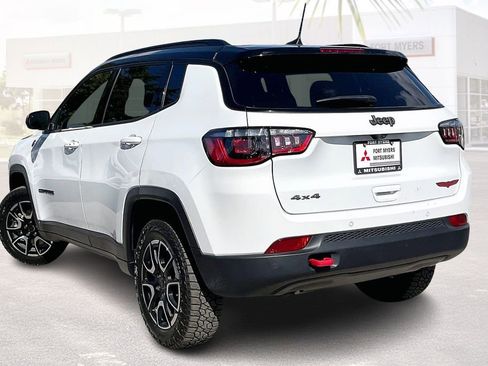 Used 2025 Jeep Compass Trailhawk image 30