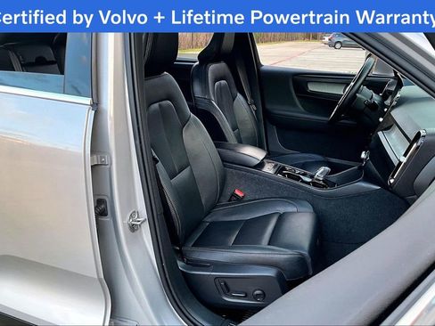 Used 2025 Volvo XC40 B5 Plus image 10