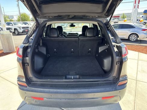 Used 2019 Jeep Cherokee Latitude Plus w/ Comfort/Convenience Group AWD/4WD image 6