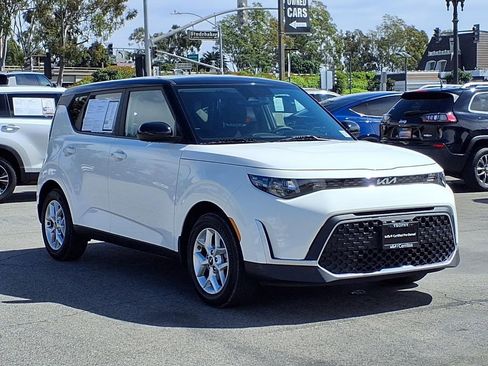 Certified 2024 Kia Soul S image 7