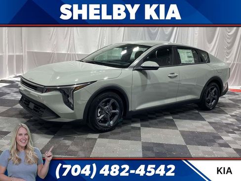 New 2026 Kia K4 LXS image 1