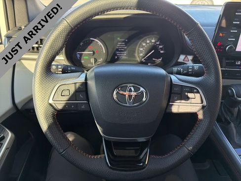 Used 2022 Toyota Sienna XSE image 14