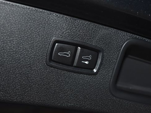 Certified 2025 Porsche Macan image 33