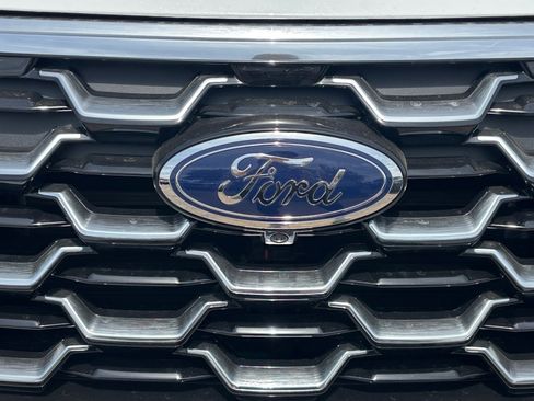 New 2026 Ford Explorer Platinum image 21