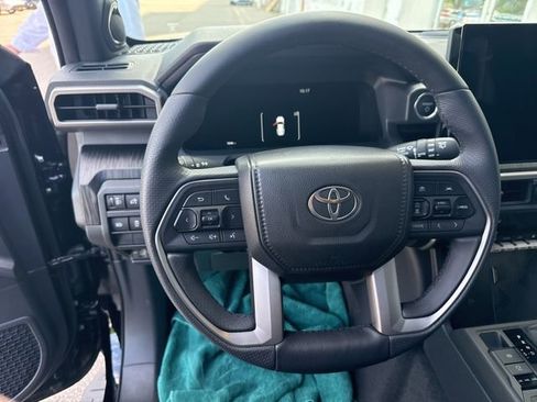 Used 2025 Toyota 4Runner 4WD image 11