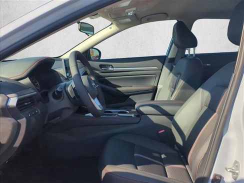 New 2025 Nissan Altima 2.5 SR image 14