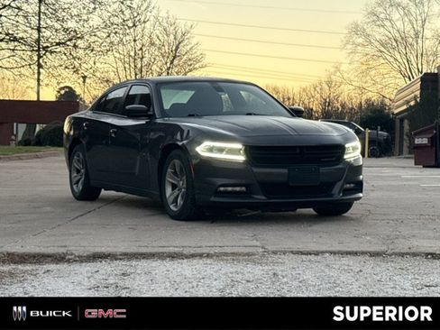 Used 2016 Dodge Charger SXT image 1