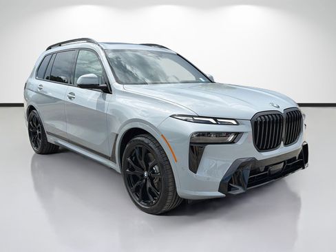 New 2027 BMW X7 xDrive40i w/ M Sport Package AWD/4WD image 1