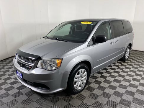 Used 2017 Dodge Grand Caravan SE w/ Power Window Group FWD image 9