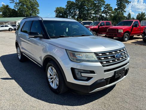 Used 2016 Ford Explorer XLT w/ Equipment Group 202A FWD image 7