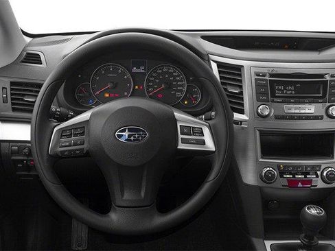 Used 2013 Subaru Outback 2.5i Premium AWD/4WD image 2