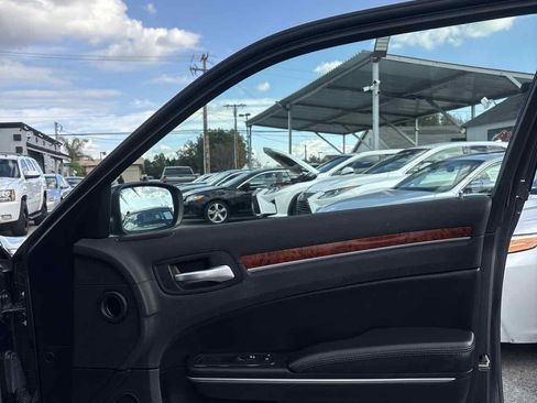 Used 2014 Chrysler 300 image 15