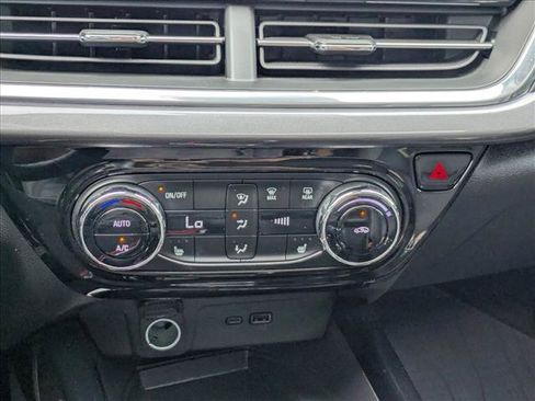 Used 2025 Chevrolet Trax ACTIV w/ Sunroof Package FWD image 15