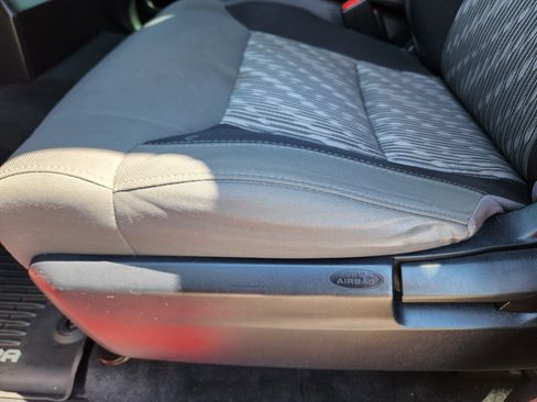 Used 2019 Toyota Tundra SR image 18